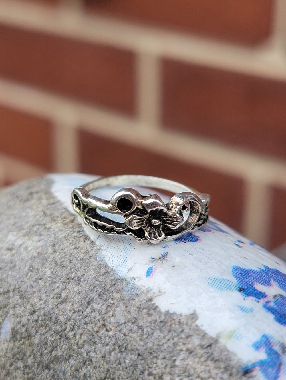 Floral Band Ring for Women - Detailed Flower Accent, Size 5 - Midi Ring